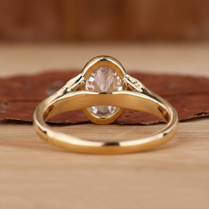 Bague de fiançailles ovale sertie de diamants, bague solitaire en or pour femme, bijoux minimalistes de luxe - Product Image 3