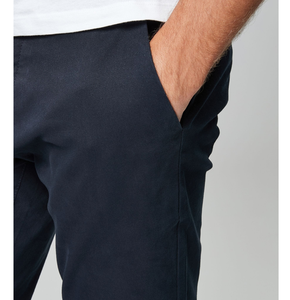 กางเกงชิโน่ทรงสลิมฟิตสีน้ำเงินกรมท่า ผลิตจากผ้าฝ้ายออร์แกนิคเป็นมิตรต่อสิ่งแวดล้อม ยืดหยุ่น ระบายอากาศได้ดี ไม่ยับง่าย ขายส่งจำนวนมาก สำหรับผู้ชาย ใส่ได้ในช่วงฤดูร้อน - Product Image 2