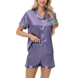 Ensemble de pyjama court en satin personnalisé pour femme, vêtements de nuit en soie à manches courtes boutonnées, tenue de détente de luxe douce pour l'été, OEM ODM - Product Image 6