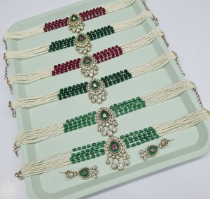 Gargantilla Meenakari 11801 con pendientes, chapada en oro, étnica, de latón y perlas, para mujer, ideal para bodas y fiestas. - Product Image 1