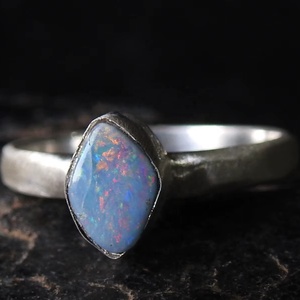 Bague en argent sterling avec opale doublet australienne, finition mate, pierre multi-feu, bijoux pour femmes, cadeau de mariage MS - Product Image 1