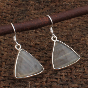 Boucles d'oreilles en fluorite naturelle triangulaire en gros, en argent sterling 925, taille triligne, pierres précieuses arc-en-ciel, bijoux fins pour femmes, prix d'usine - Product Image 2