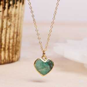 Pendentif en émeraude naturelle brute en forme de cœur, chaîne en or 14 carats, bijoux - Product Image 5