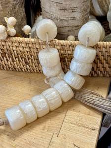 Guirlande en résine écologique durable, fleurs artificielles, couleur et taille personnalisables, style moderne pour mariage, maison, fête - Product Image 1
