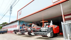 Cosechadora de Alto Rendimiento Kubota DC108X de 108HP con Motor Diésel, Máquina de Cosecha de Arroz de Uso Pesado para Agricultura Profesional - Product Image 3