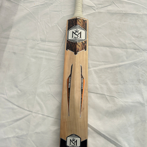 Mannu Sports Wood Cricket <b>Bats</b> New Design Good Quality Customized Size Training Hard <b>Ball</b> Wholesale Price - Product Image 1