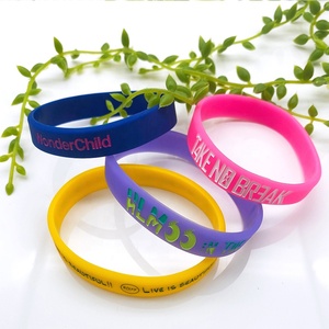 Pulsera pulsera de silicona en relieve con color de fábrica - Product Image 5