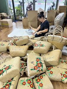 Stylish Elegant Handwoven Seagrass Bag Water Hyacinth Handbag Sustainable Summer Purse - Product Image 3