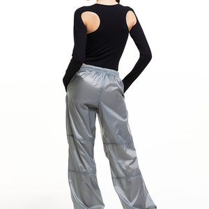 Ensemble de survêtement femme 2 pièces personnalisé avec logo OEM, imprimé et tie-dye sur mesure - Product Image 5