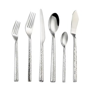 Les couverts en acier inoxydable sont idéaux pour les repas en intérieur et en extérieur, et l'acier s'adapte bien à la précision de la fabrication moderne. - Product Image 2