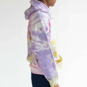 Sweats à capuche tie-dye colorés pour hommes, conçus avec une coupe décontractée et un tissu en coton mélangé doux pour la mode et les loisirs au quotidien. - Product Image 3