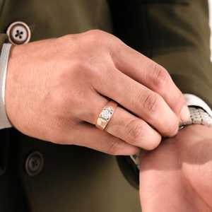 Anillo Solitario de Diamante Cultivado en Laboratorio de 1.00 Quilates, Corte Redondo, VS1, para Hombre, con Engaste de Bisel, Oro Sólido de 14K, Regalo para Amigos, para Bodas y Fiestas - Product Image 2