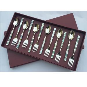 Ensemble de couverts en acier inoxydable de haute qualité avec finition polie et design écologique réutilisable pour une utilisation professionnelle dans le service de restauration - Product Image 2