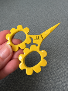 Ciseaux Putford blancs, petits ciseaux mignons pour broderie, mini-ciseaux bicolores circulaires de Degen - Product Image 6