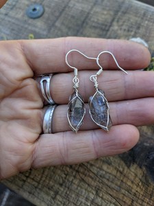 Pendientes de Diamante Herkimer, Cristal Natural en Bruto de Petróleo y Carbón - Product Image 4