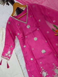 Ensemble Kurta en Soie Viscose Pure pour Femme avec Dupatta Kavita 2, Tissu Supérieur en Soie Viscose Pure - Product Image 6