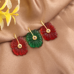 Collar con Colgante de Cuarzo Tallado a Mano con Pequeños Detalles de Circonita Cúbica, Cadena de Latón Chapada en Oro de 18k, Joyería para Mujer, Collar Elegante - Product Image 5