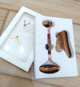 Preço fábrica Cura Pedra Cristais Massagem Ferramenta Produtos Black Obsidian Gemstone Facial Massagem Rolo E Gua Sha <span class=keywords><strong>Set</strong></span> - Product Image 3