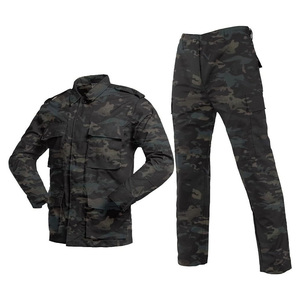 Tenue confortable à motif camouflage pour unisexe, conçue pour les aventures en plein air, les voyages et les loisirs - Product Image 1