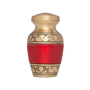Urnes de souvenir en laiton personnalisées pour cendres disponibles avec option de gravure pour des cadeaux de souvenir significatifs et sincères - Product Image 1