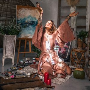 Kimono en lin marron style bohème pour femme, robe cardigan portefeuille ceinturée à manches larges, haut en lin minimaliste pour l'été - Product Image 4