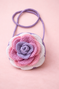Bolso de Ganchillo Hecho a Mano Estilo Bohemio con Rosas y Precisión Artesanal de la India - Product Image 2