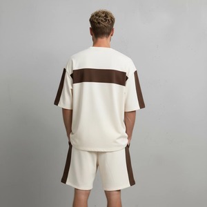 Conjunto de Camiseta y Pantalones Cortos para Hombre, Color Crema Marrón con Bloques de Color, Cuello Redondo, Corte Holgado, Ribete en Contraste, Transpirable, para Todas las Temporadas, Manga Corta - Product Image 6