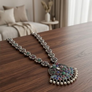 Collar DIVYORO con Colgante Circular de Piedras Preciosas Multicolores en Plata Oxidada, Ajustable, Tradicional para Mujer - Product Image 3