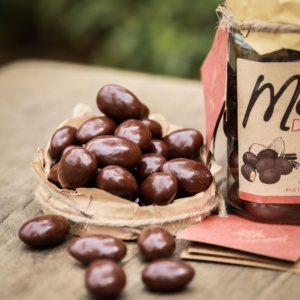 Fabrication professionnelle de qualité supérieure, chocolatier légendaire, amandes enrobées de chocolat brun à la cannelle, pour la distribution - Product Image 4