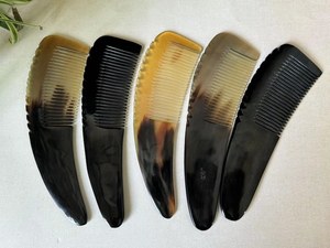 Peigne classique en corne de buffle fait main pour cheveux, barbe et moustache – Finition naturelle et lisse – Article de toilettage haut de gamme - Product Image 6