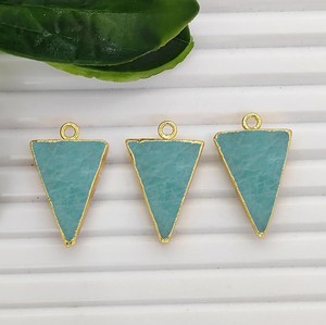 Pendentifs en forme de triangle en amazonite, plaqués or, pour la fabrication de bijoux DIY - Product Image 1