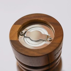 Salero de madera hecho a mano con tapa giratoria |   Soporte de Madera para Almacenar Sal y Pimienta |   Fabricante OEM al por Mayor - Product Image 4