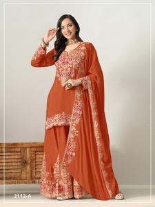 Salwar Kameez Moderno de Chinon Pesado con Bordado Intenso, Trabajo de Lentejuelas de 3mm y Trabajo Khatli para Fiestas, Bodas y Graduaciones - Product Image 2