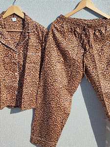 Ensemble de pyjama pour femmes en coton à imprimé floral, vêtements de détente faits à la main avec col en V, fermeture à cordon, manches longues, doux et respirant - Product Image 3
