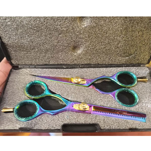 Ensemble de ciseaux de coiffure multicolores de 6 pouces avec logo personnalisé et emballage personnalisé - Product Image 4