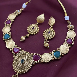 Conjunto de collar nupcial de latón dorado antiguo con pendientes para mujer - Product Image 1