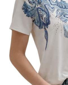 Camiseta Blanca Personalizada para Mujer con Estampado Floral Azul, de Algodón Suave, Manga Corta, Estilo Casual, Holgada, para Verano - Product Image 6