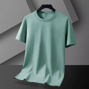 เสื้อยืดคอกลมแขนสั้นผู้ชายผ้าวอร์สเตดคอตตอน 100% ป้องกันขนร่วง ออกแบบโลโก้ตามสั่ง OEM สำหรับฤดูร้อน - Product Image 2
