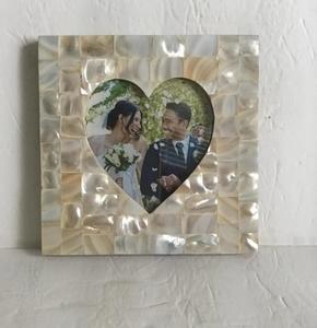 Cadre photo moderne blanc avec incrustation de nacre, construction en MDF pour la décoration murale de la maison - Product Image 2