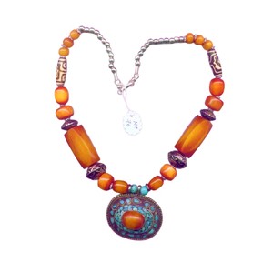 Collar bohemio con piedras turquesas – Joyería tribal hecha a mano con cuentas – Collar de joyería bohemia rústica para mujer - Product Image 1