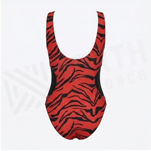 Traje de baño de una pieza con estampado de tigre rojo para mujer de North Approach, traje de baño elástico con cuello en V profundo - Product Image 2