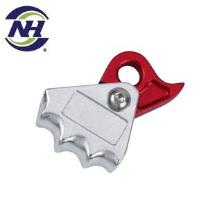 อุปกรณ์จับยึดเชือกนิรภัยคุณภาพสูง อลูมิเนียมอัลลอยด์ 90 มม. ชุบอโนไดซ์ ป้องกันการตก พร้อมเชือกขนาด 16 มม. ผลิตภัณฑ์พรีเมียม NAL HON น้ำหนัก 218 กรัม - Product Image 2