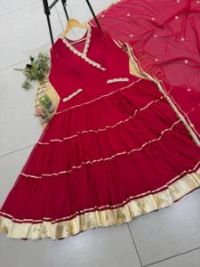 Robe longue plissée rouge à volants, ensemble Lehenga Choli ethnique brodé à col en V, en polyester à séchage rapide pour mariage, fête, Diwali - Product Image 6