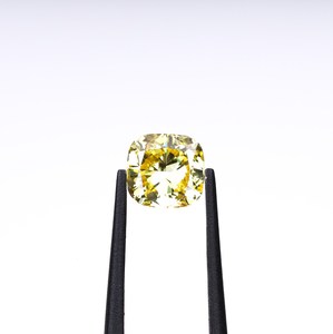 เพชรที่ได้รับการรับรองจาก IGI เพชรที่เพาะเลี้ยงในห้องปฏิบัติการ น้ำหนัก 0.55 กะรัต รูปทรงคุชชั่น สีเหลืองเข้มพิเศษ ผ่านการทดสอบเครื่องตรวจสอบเพชร สำหรับเครื่องประดับสั่งทำ - Product Image 3