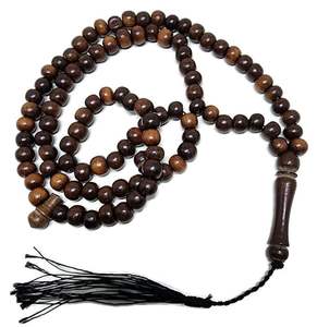 Tasbih en corne naturelle conçu pour la prière islamique quotidienne et le zikr, fait main, pour une utilisation fluide et confortable. - Product Image 5