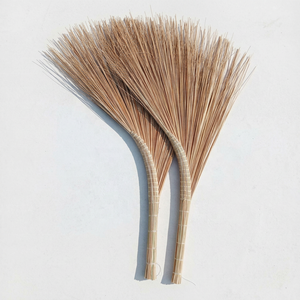 Escoba de Coco Duradera con Mango de Madera, Secado Rápido y Cerdas Resistentes para Limpieza de Exteriores y Jardines - Mayorista - Product Image 4