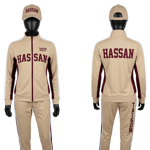 Survêtement d'entraînement de cheerleading pour femmes, en polaire polyester premium 300 GSM, beige et bordeaux, avec panne latérale et logo brodé personnalisé - Product Image 1