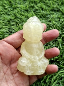 Sculpture de Bouddha bébé en pierre précieuse citrine – Un symbole radieux de paix, de positivité et de prospérité |   Décoration intérieure |   Poids 129 g - Product Image 6
