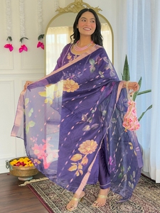 Ensemble kurta droite brodée en viscose pour femme, avec pantalon en viscose et dupatta imprimée jacquard - Product Image 5