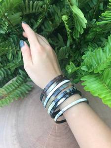 Ensemble de bracelets en corne de buffle pour femmes, bijoux faits à la main, écologiques, avec une finition lisse et brillante, artisanat de bracelets en corne. - Product Image 2